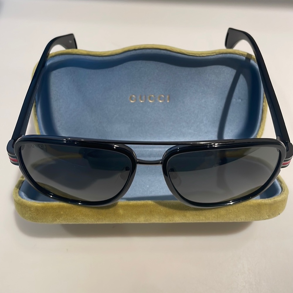 Black Gucci sunglasses